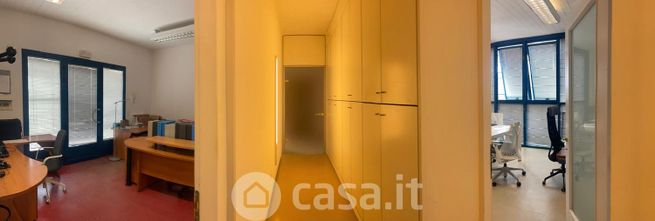 Ufficio in commerciale in Via Lorenzo Tabellione 7