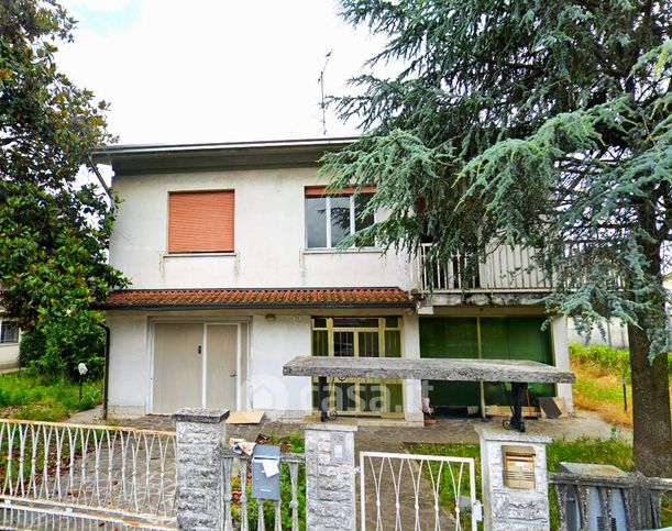 Casa indipendente in residenziale in Via Giacomo Matteotti 32