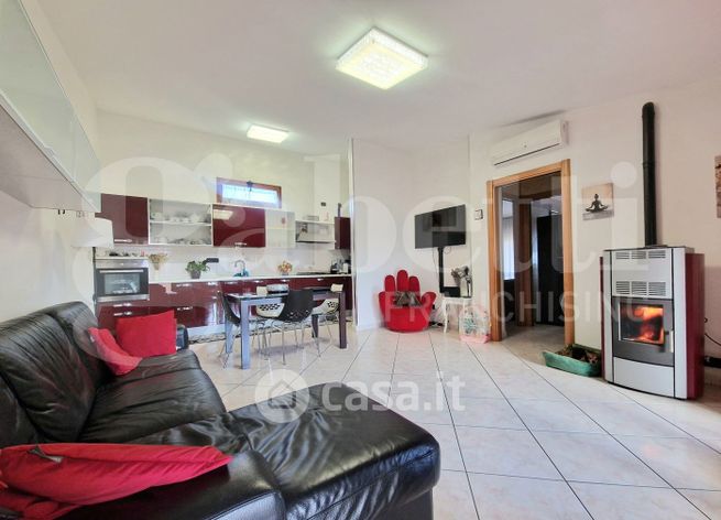 Appartamento in residenziale in Via Newton 15