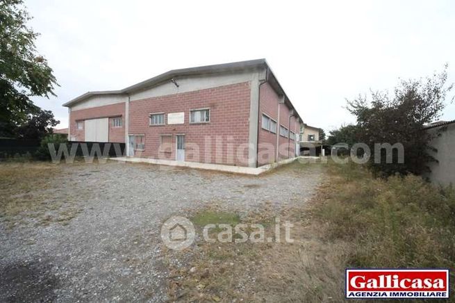 Capannone in commerciale in Via Quinto Capitanio 14