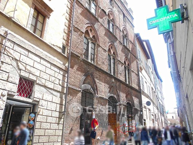 Ufficio in commerciale in Via San Pietro 9