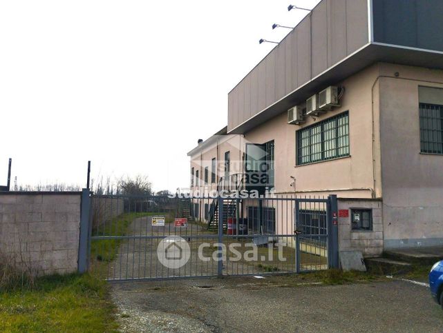 Capannone in commerciale in Via Dante Alighieri