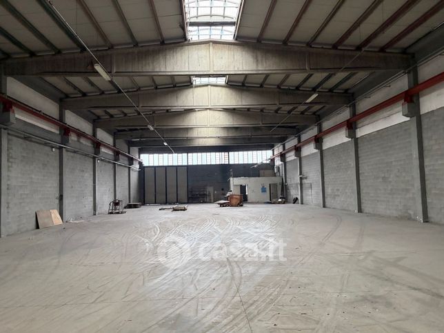 Capannone in commerciale in Via Statale 118