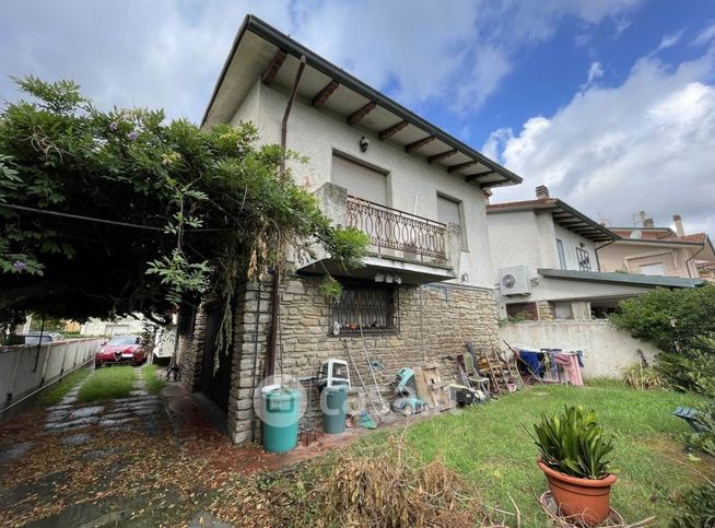 Casa indipendente in residenziale in Via Aurelia Sud 309