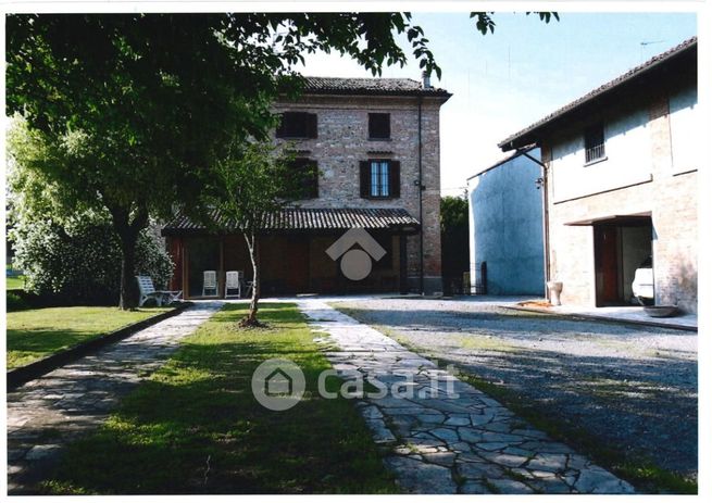 Casa indipendente in residenziale in 