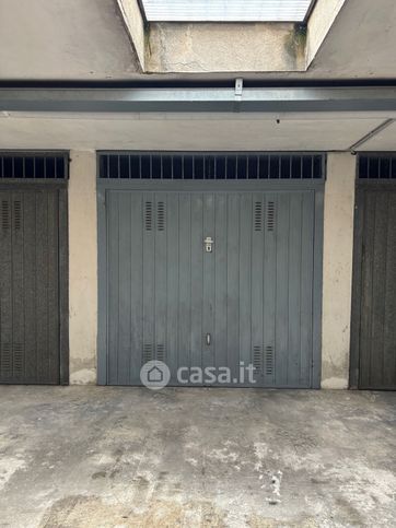Box/posto auto in residenziale in Largo Dino Buffa 5