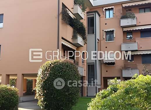 Appartamento in residenziale in Via San Vitale 121