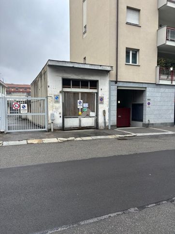 Garage/posto auto in residenziale in Via Bardonecchia 138