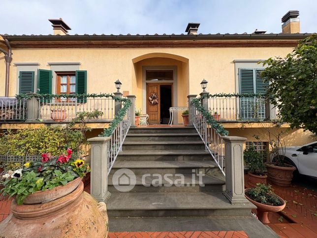 Casa indipendente in residenziale in Via Carmignanese