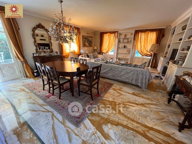 Villa in residenziale in Via Padre Ignazio da Carrara 13