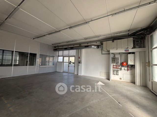Capannone in commerciale in LocalitÃ  le Basse