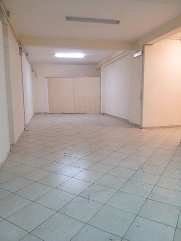 Capannone in commerciale in