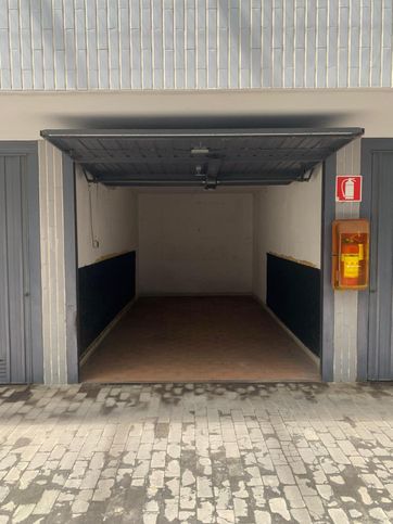 Box/posto auto in residenziale in Via privata Quarto Cagnino 18