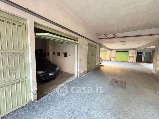 Box/posto auto in residenziale in Via San Girolamo 4