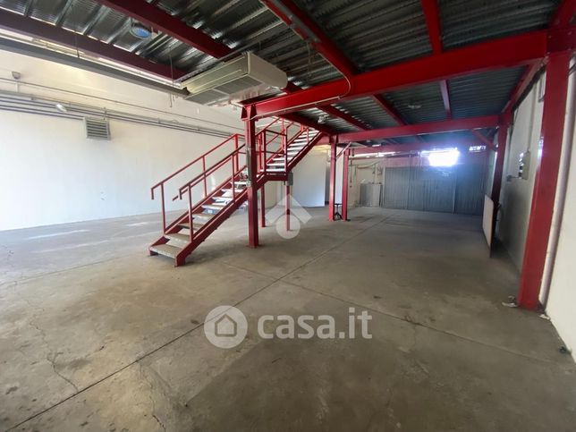 Capannone in commerciale in Via Archimede 1