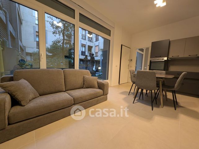 Appartamento in residenziale in Piazza Luigi Vittorio Bertarelli 2