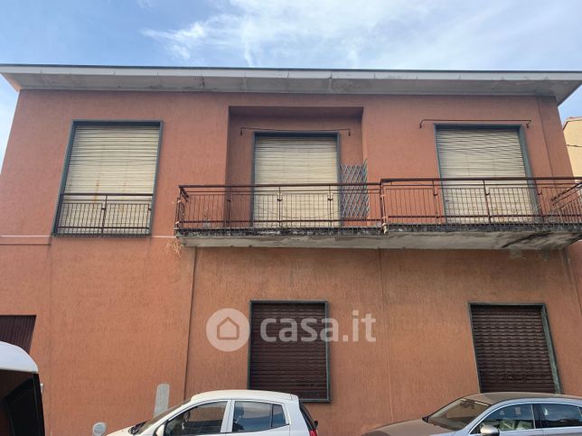 Casa indipendente in residenziale in Via Emilio Gola 10