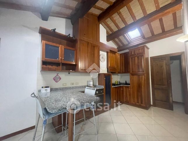 Appartamento in residenziale in Via Cento 38