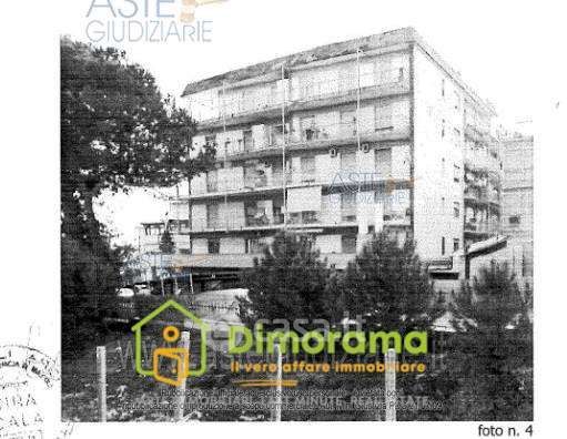 Box/posto auto in residenziale in Via Croce Rossa 225