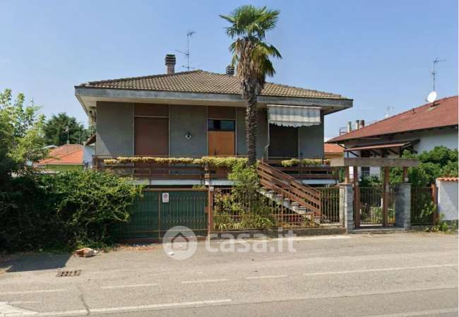 Villa in residenziale in Viale Artigianato 42