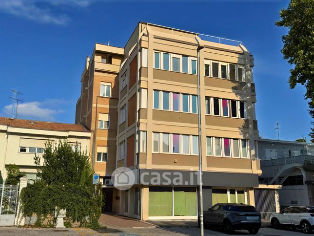 Ufficio in commerciale in Viale Buozzi 33