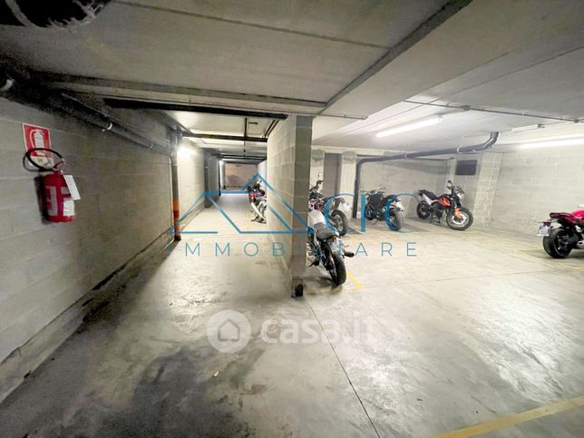 Garage/posto auto in residenziale in Via Privata Andrea Pellizzone 7