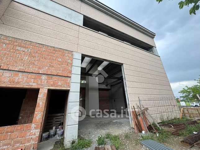 Capannone in commerciale in Via Ugo Ferrandi 7