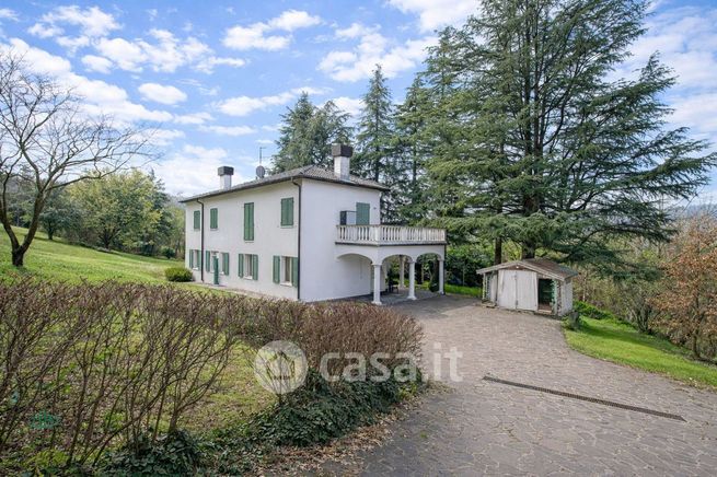 Casa bi/trifamiliare in residenziale in Via Belvedere