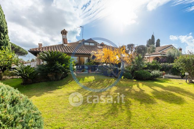 Villa in residenziale in Via Ettore Pinelli