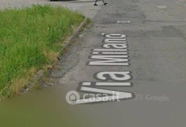 Capannone in commerciale in Via Milano