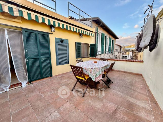 Appartamento in residenziale in Salita Centrale 7