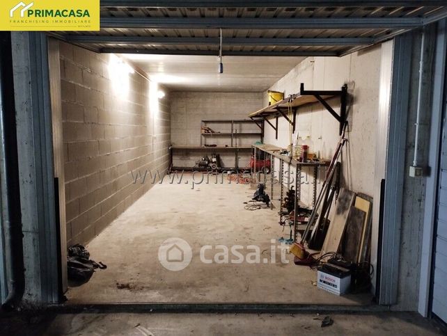 Box/posto auto in residenziale in Via Luigi Bassani