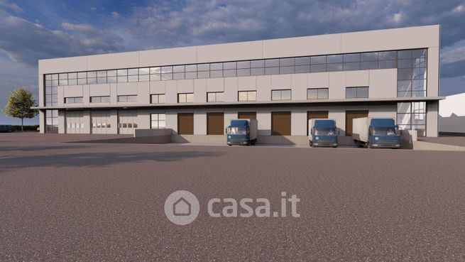 Capannone in commerciale in 