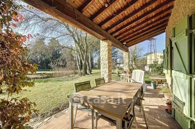 Casa bi/trifamiliare in residenziale in 