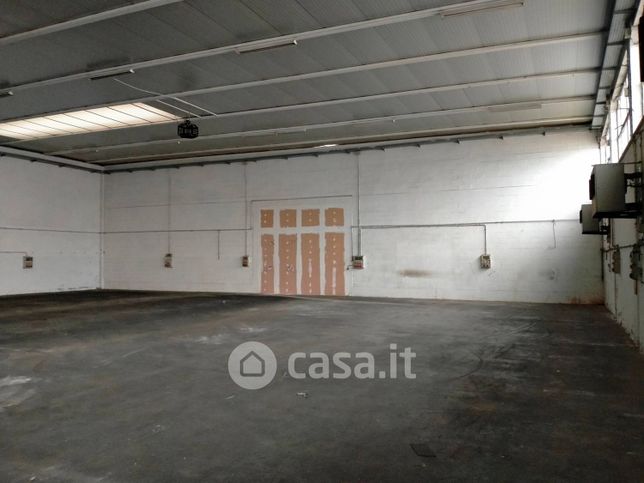 Capannone in commerciale in Via Monte Carega 22