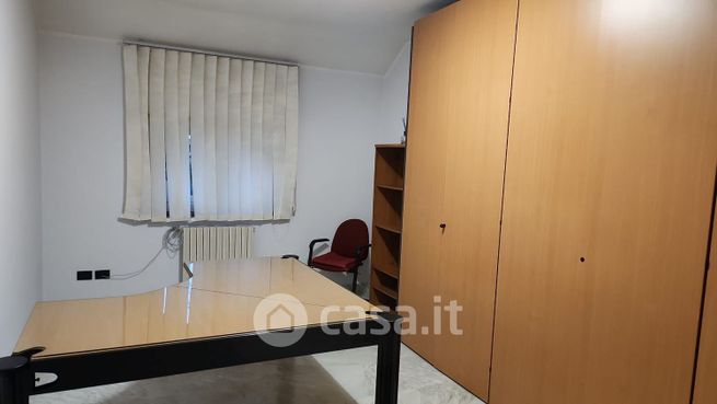 Ufficio in commerciale in Viale Francesco Crispi