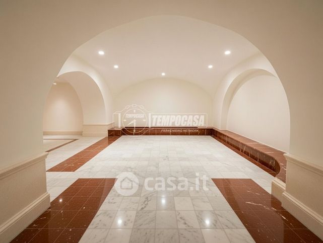Capannone in commerciale in Via Diocleziano
