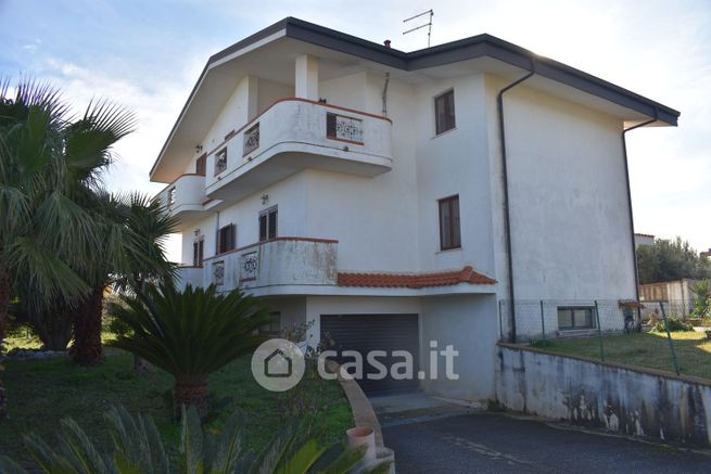 Casa indipendente in residenziale in Strada provinciale