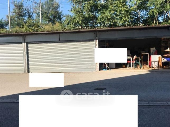 Garage/posto auto in residenziale in Viale Europa 434