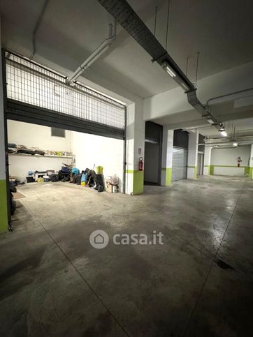 Box/posto auto in residenziale in Viale Alessandrino 400