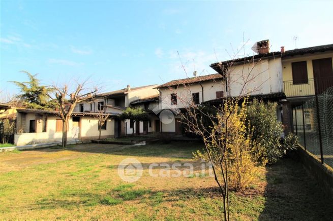 Casa indipendente in residenziale in Via Molino 24