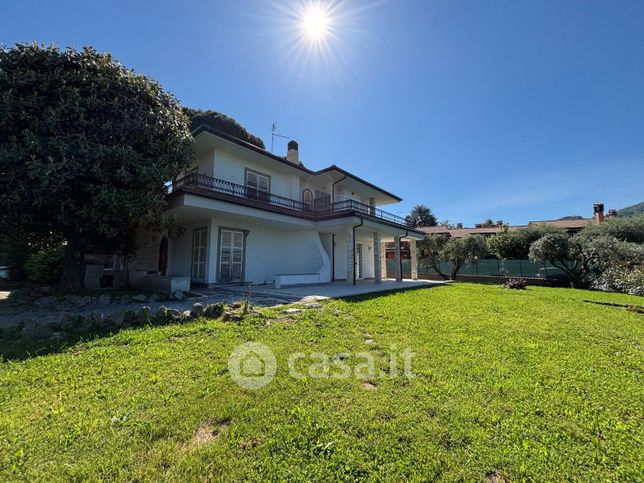 Villa in residenziale in Via dei Castagni