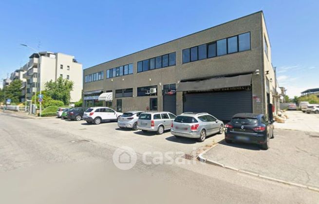 Capannone in commerciale in Via Monte Grappa
