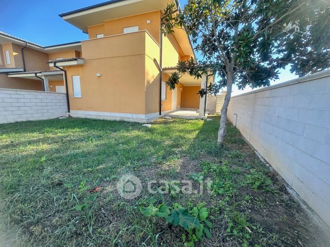 Casa bi/trifamiliare in residenziale in Viale Tre Denari