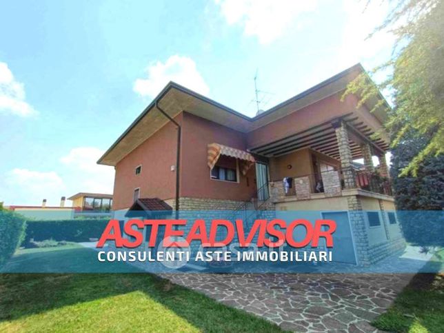 Villa in residenziale in Viale Papa Giovanni XXIII 148