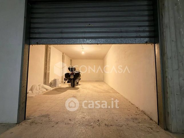 Box/posto auto in residenziale in Via Lucca