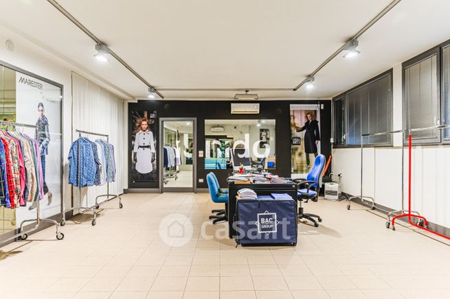 Ufficio in commerciale in Via Simone Martini