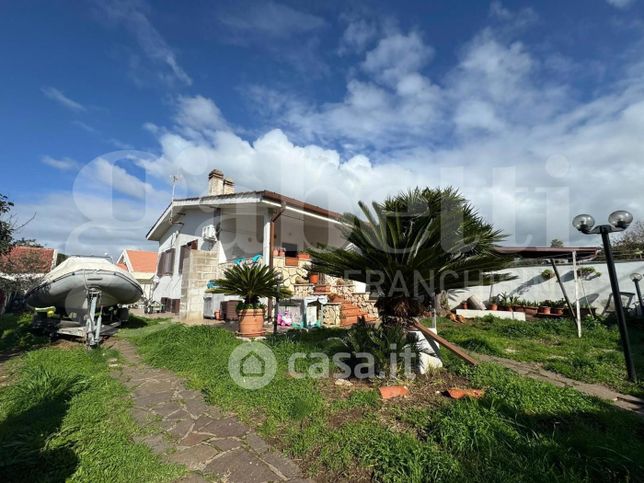 Villa in residenziale in Via delle Mimose 67