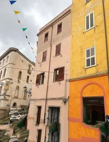 Box/posto auto in residenziale in Via Roma