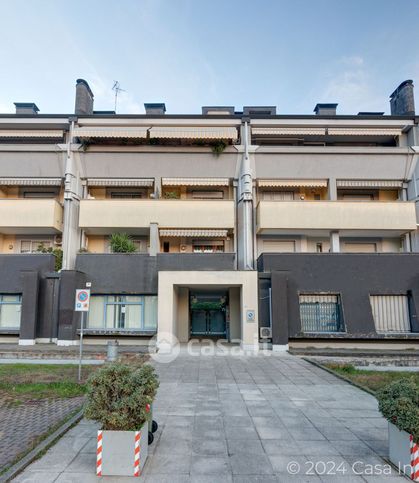 Box/posto auto in residenziale in Via Francesco Giramo 11